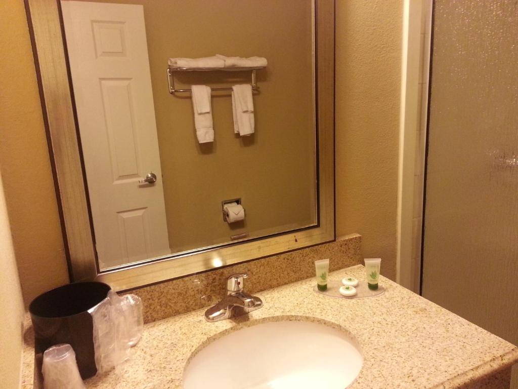 Howard Johnson By Wyndham Odessa Tx Стая снимка